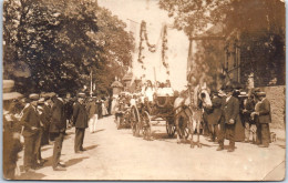 53 MONTSURS - CARTE PHOTO - Rue De La Gare - Fete De Village  - Altri & Non Classificati