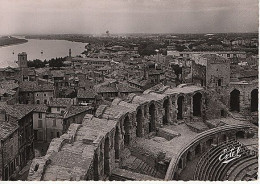 X126946 BOUCHES DU RHONE ARLES EN PROVENCE LA VILLE VUE DES ARENES - Arles