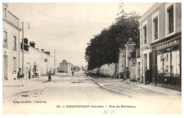 85 CHANTONNAY - La Rue De Bordeaux  - Chantonnay