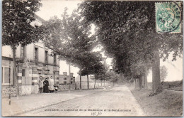 95 GONESSE - L'avenue De La Madeleine Et Gendarmerie - Andere & Zonder Classificatie