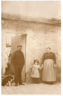 91 ETAMPES - CARTE PHOTO - Un Couple Et Petite Fille  - Etampes