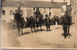 53 MONTSURS - CARTE PHOTO - La Place Du Village, Reconstitution Historique  - Other & Unclassified