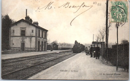 53 ERNEE - Vue Interieur De La Gare, Arrivee D'un Train  - Ernee