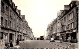 50 SAINT HILAIRE DU HARCOUET - La Rue De Mortain. - Saint Hilaire Du Harcouet