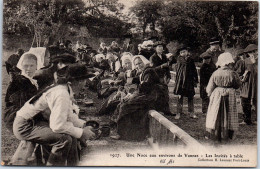 56 - Une Noce Aux Environs De Vannes, Les Invites A Table  - Other & Unclassified