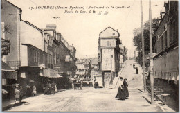 65 LOURDES - Le Boulevard De La Grotte  - Lourdes
