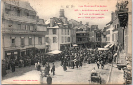65 BAGNERES DE BIGORRE - La Place De Strasbourg Et Tour Des Jacobins. - Bagneres De Bigorre