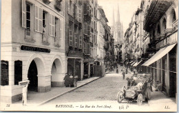 64 BAYONNE - La Rue Du Port Neuf -  - Bayonne