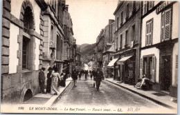 63 LE MONT DORE - La Rue Favart. - Le Mont Dore