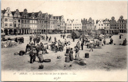 62 ARRAS - La Grande Place Un Jour De Marche  - Arras