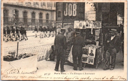 75 PARIS - Paris Vecu - Un Kiosque A Journaux  - Straßenhandel Und Kleingewerbe