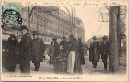 75 PARIS - Paris Vecu - La Sortie Du Metro -  - Petits Métiers à Paris