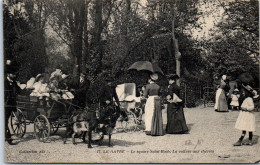 76 LE HAVRE - Le Square St Roch, Voiture Aux Chevres. - Ohne Zuordnung