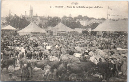 79 NIORT - La Place De La Breche Un Jour De Foire -  - Niort