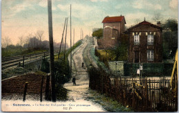 92 SURESNES - La Rue Des Radiguelles. - Suresnes