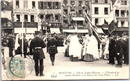 60 BEAUVAIS - Etendard De J Hachette & Maison Des Trois Piliers  - Beauvais