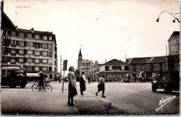 93 LA COURNEUVE - Carrefour Des 4 Routes. - La Courneuve