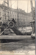 75008 PARIS - Un Taxi Apres L'orage, Place St Augustin. - Arrondissement: 08