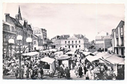 CPSM  Dentelée 9 X 14 Nord CAUDRY La Place De L'Hôtel De Ville Jour De Marché - Caudry