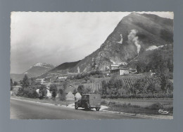 CPSM Dentelée - 38 - Voreppe - Le Chevallon - (automobile) - Circulée - Voreppe