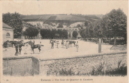 EVREUX   Une Cour Du Quartier De Cavalerie - Evreux