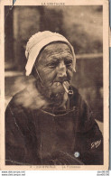 29 LA BRETAGNE QUIMPERLE LA FUMEUSE - People