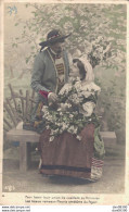 POUR BENIR LEUR UNION ILS CUEILLENT AU POMMIER LES BEAUX RAMEAUX FLEURIS EMBLEME DU FOYER - Couples