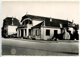 CPSM Dentelée 10.5 X 15 Isère SAINT MARCELLIN Le Gymnase Monument De Dr Carrier - Saint-Marcellin