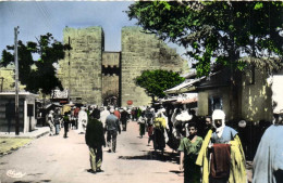 TEBESSA Place Du Marché Et Porte Salomon Animée Colorisée RV - Tebessa