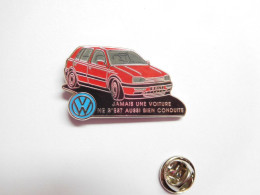 Beau Pin's En Zamac , VW , VAG , Volkswagen Golf , Signé Decat - Volkswagen