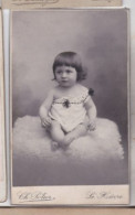 Photo C D V Havre Jeune Havraise Bébé Sur Un Coussin Photo Charles Potier  Le Havre  Réf 30569 - Personas Identificadas