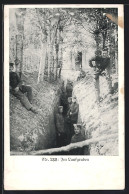 AK Soldaten In Uniform Im Laufgraben  - Guerra 1914-18