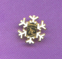 Broche Courmayeur Ski  ( Ce N'est Pas Un Pin's ) - Ciudades