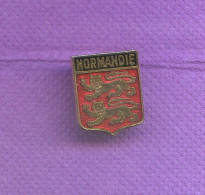 Broche Normandie  ( Ce N'est Pas Un Pin's ) - Ciudades