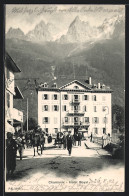 CPA Chamonix, Hôtel Royal, Promeneurs  - Autres & Non Classés