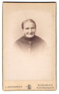 Fotografie L. Korhammer, Nürnberg, St. Johannisstr. 45, Ältere Dame Mit Zurückgebundenem Haar  - Anonieme Personen