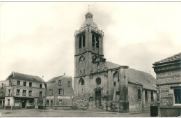 78 HOUILLES  -  L,Eglise ,  ( Hotel Du Soleil DOr , Et Maison Des Jeunes Travailleurs ) - Houilles