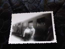 P-673 , Photo, Train En Gare En Direction Du Pèlerinage De Lourdes, Circa 1950 - Trains