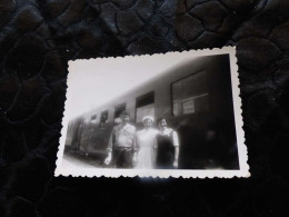 P-674 , Photo, Train En Gare En Direction Du Pèlerinage De Lourdes, Circa 1950 - Trains