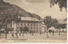 CPA04- JAUSIERS- Les Casernes- Les Parties De Boules Le Dimanche - Autres & Non Classés