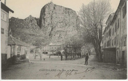 CPA04- CASTELLANE- Le Roc Et La Place - Castellane