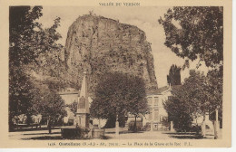 CPA04- CASTELLANE- La Place De La Grave Et Le Roc - Castellane