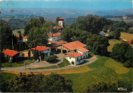 64 - Arcangues - Village Fondé En 1150 - Vue Aérienne - Théâtre De La Nature Et Les Ecoles - Au Fond  L'Eglise Et Son Cl - Sonstige & Ohne Zuordnung