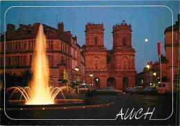 32 - Auch - La Cathédrale Sainte Marie Et La Place Vue De Nuit - Automobiles - Jets D'eau - CPM - Voir Scans Recto-Verso - Auch