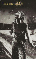 Sweden: Telia - 2000 Woman Enjoys Snowfall - Zweden