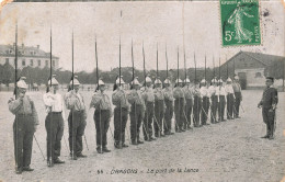 MILITARIA - Dragons - Le Port De La Lance - Animé - Carte Postale Ancienne - Barracks