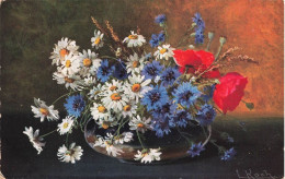 FLEURS - Un Bouquet De Marguerite, De Bleuet Et De Rose Dans Un Vase  - Colorisé - Carte Postale Ancienne - Fleurs