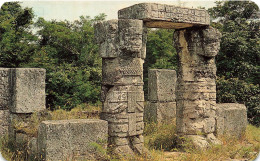 MEXIQUE - Two Mayan Statues In "Old" Chichen - Statues - Carte Postale - Mexique