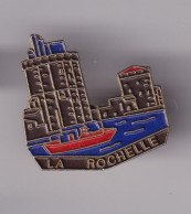 Pin's La Rochelle En Charente Maritime Dpt 17 Réf 8499 - Ciudades