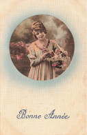 FETES - VOEUX - Bonne Année - Femme Avec Des Fleurs - Fantaisie - Carte Postale Ancienne - Nouvel An